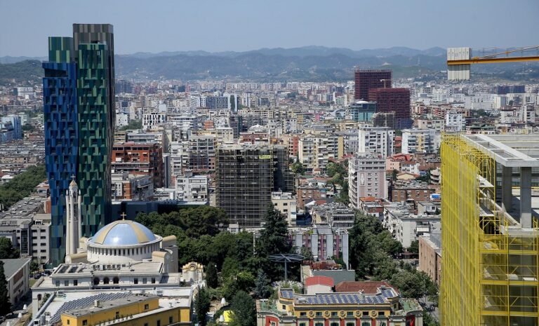 Patronazhistë dhe beton, njihni ekonominë e Shqipërisë
