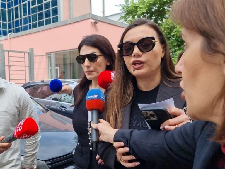Linda e AKSHI-t kyç gojën pas daljes nga SPAK, avokatja shtyn mikrofonët: Do flasë kur të doje ajo