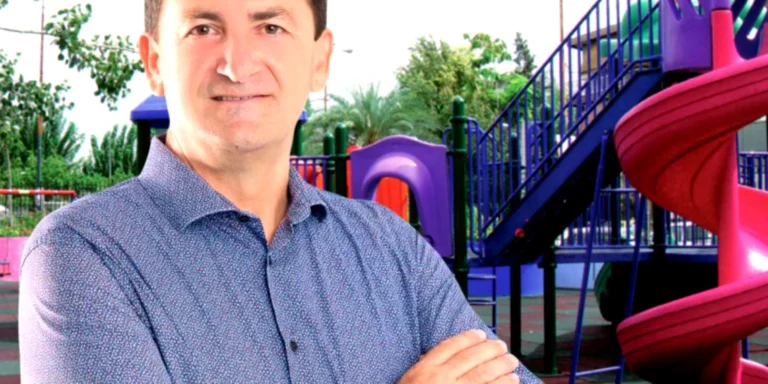Vangjel Tavo kthehet me këmbë në tokë