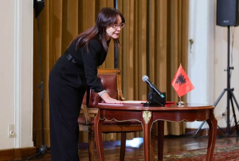 Betohem! Klodiana Spahiu konfirmon se do të firmosë ligjin që privatizon tenderat e shëndetësisë