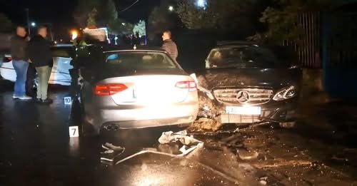 Aksident i rëndë në Fushë-Krujë, një viktimë dhe dy të plagosur Aksident i rëndë në Fushë-Krujë, një viktimë dhe dy të plagosur