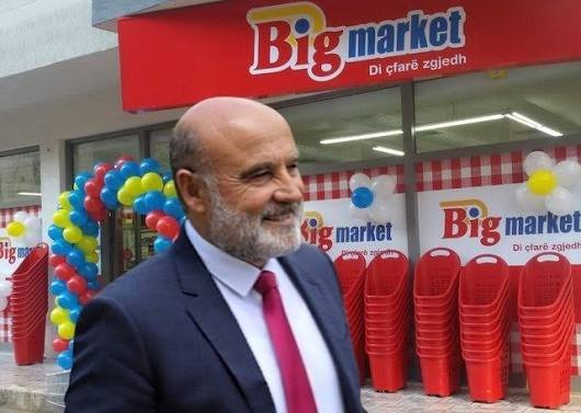 Berisha sulmon Vullnet Sinaj: Big Market yt i mbushur me mallra të skaduara Berisha sulmon Vullnet Sinaj: Big Market yt i mbushur me mallra të skaduara