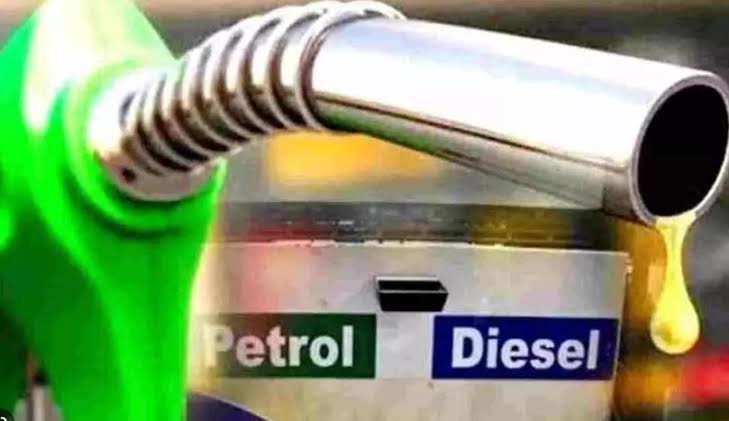 Përmbysje historike! Benzina bie nën 50% në mbarë botën Përmbysje historike! Benzina bie nën 50% në mbarë botën